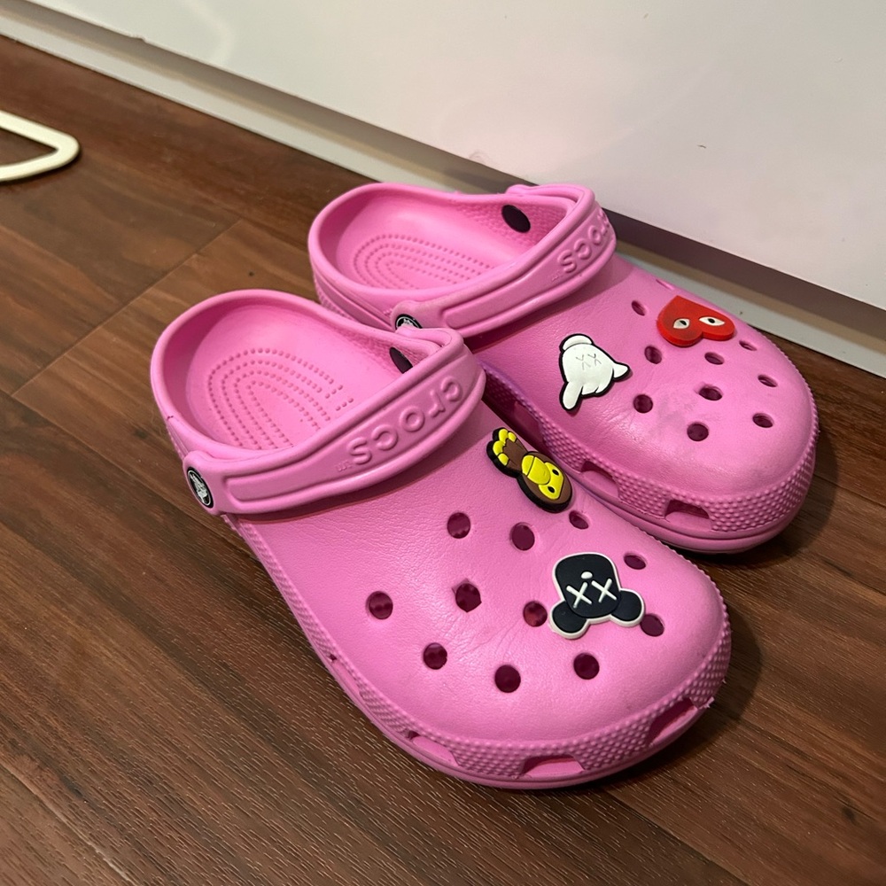 hot pink crocs